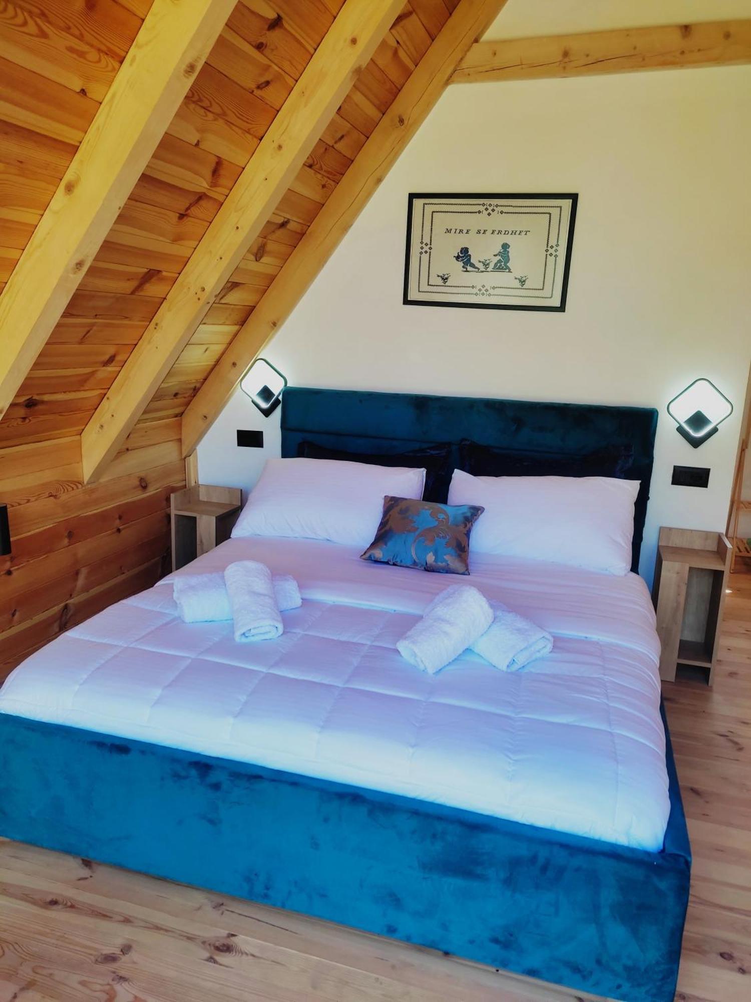 Guest House Astrit Villi เธทธ์ ภายนอก รูปภาพ